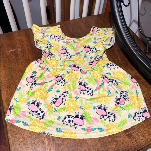 Boutique Yellow Cow Print Toddler top with Green Bloom Shorts - Picture 6 of 6